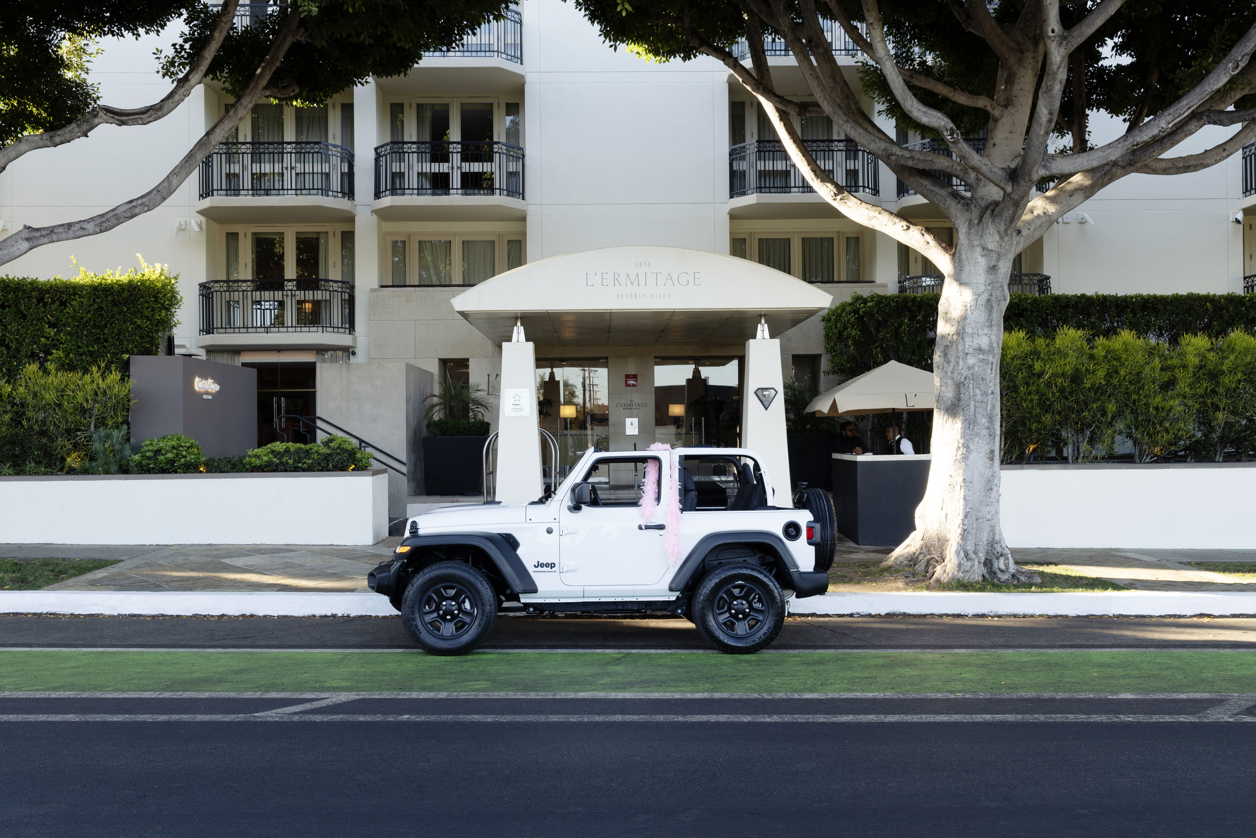 White Jeep parked outside L’Ermitage Beverly Hills entrance