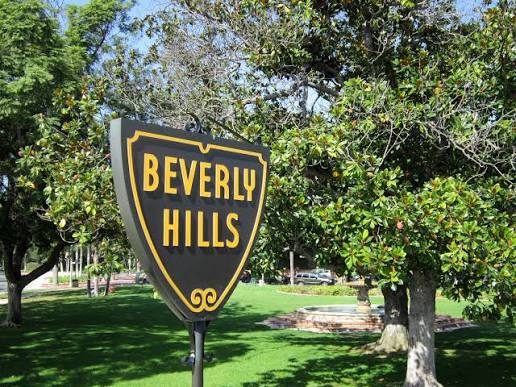 close up of beverly hills sign